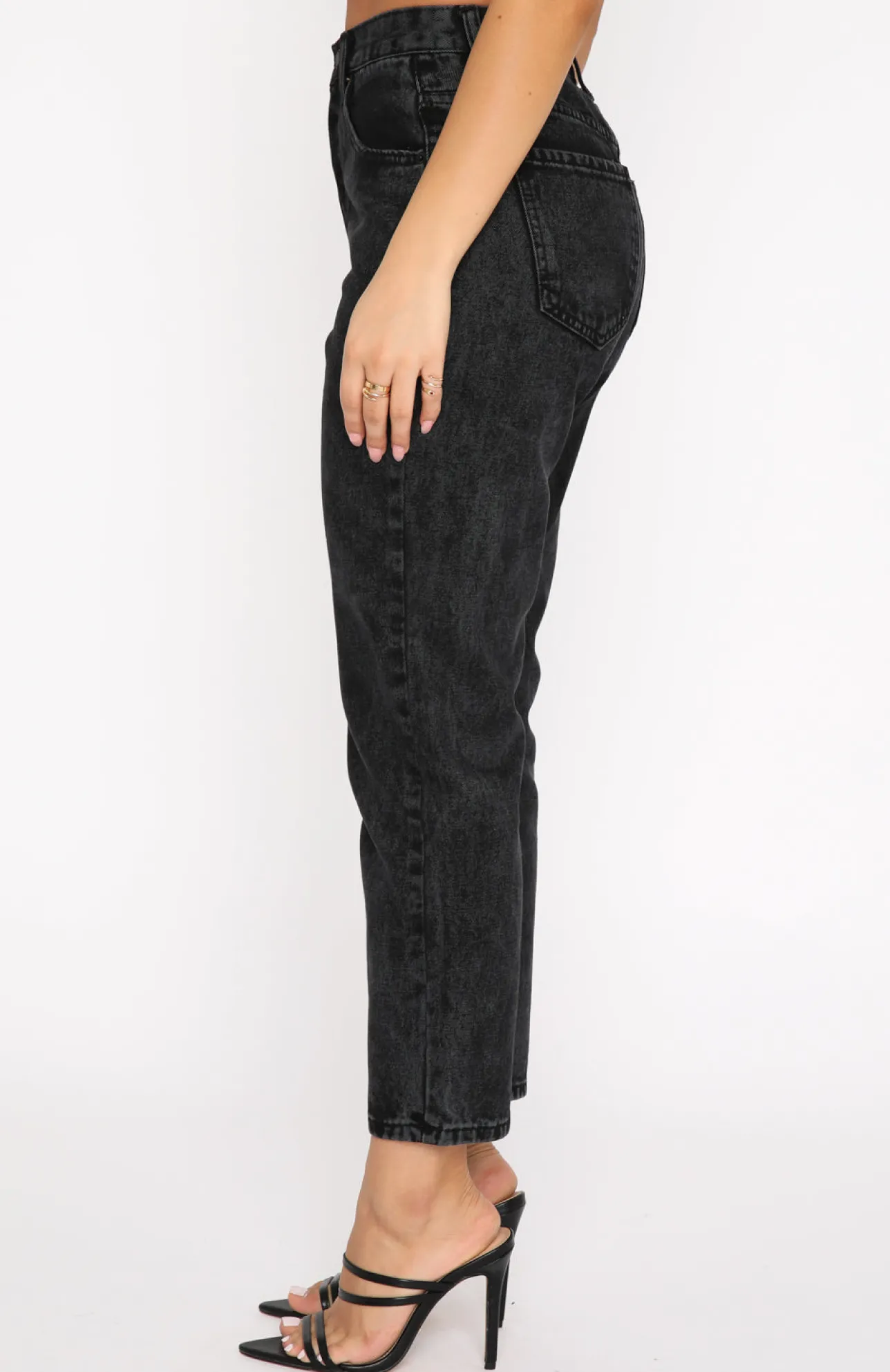 White Fox Boutique Drive Me Crazy Cropped Jeans Vintage black New