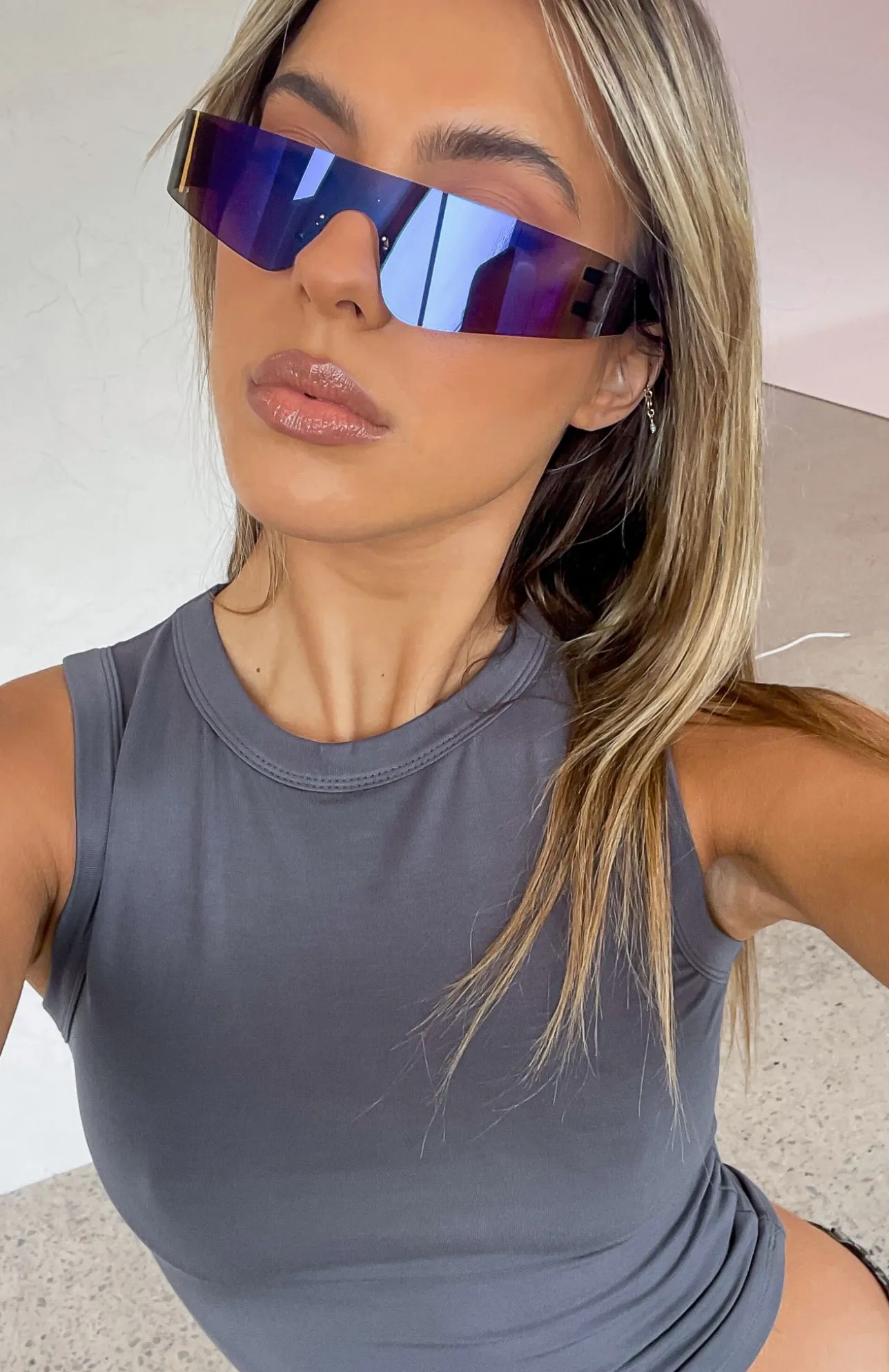 White Fox Boutique Leon Sunglasses /Reflective black Cheap