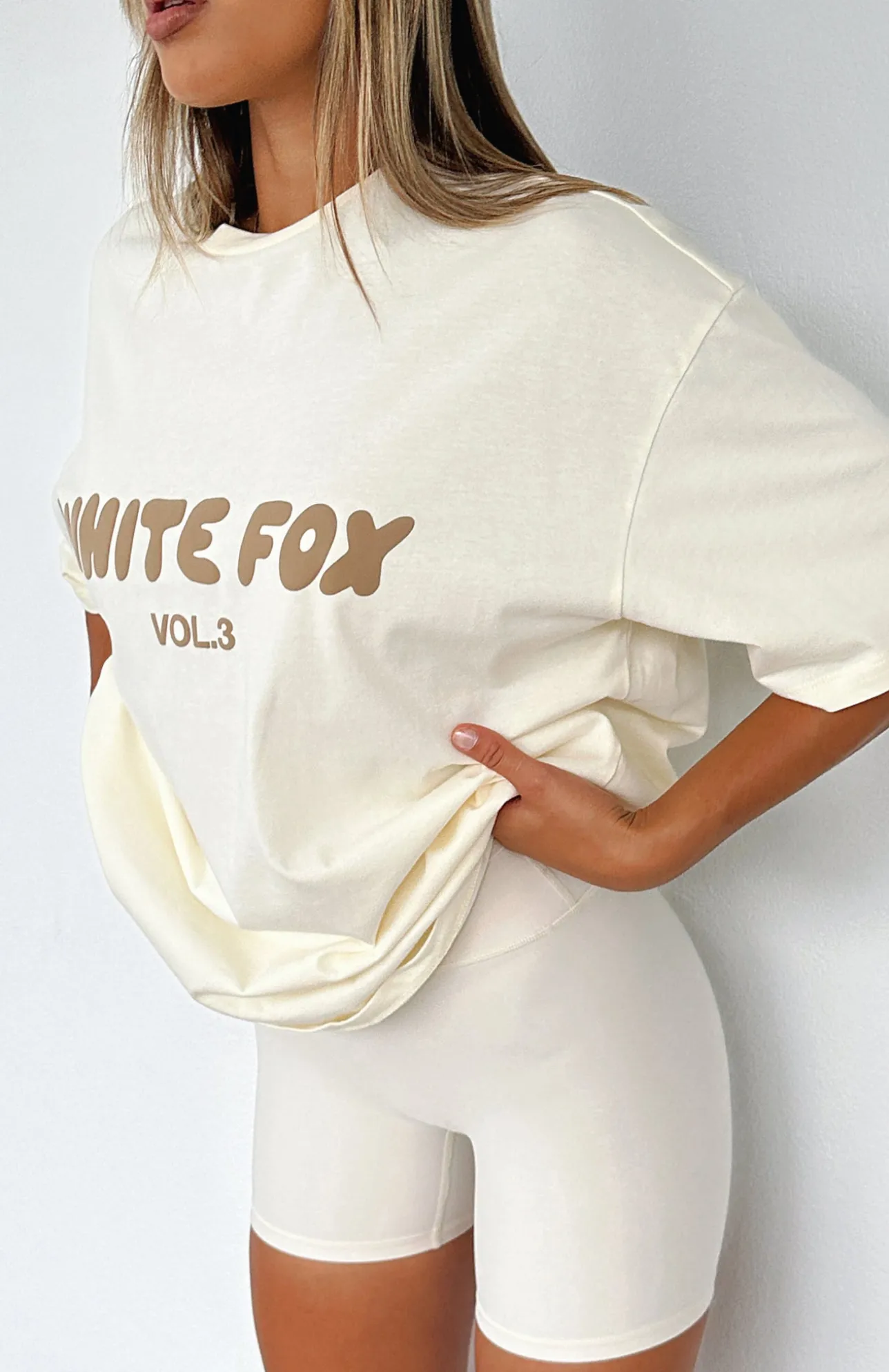 White Fox Boutique Offstage Oversized Tee Cream white Hot