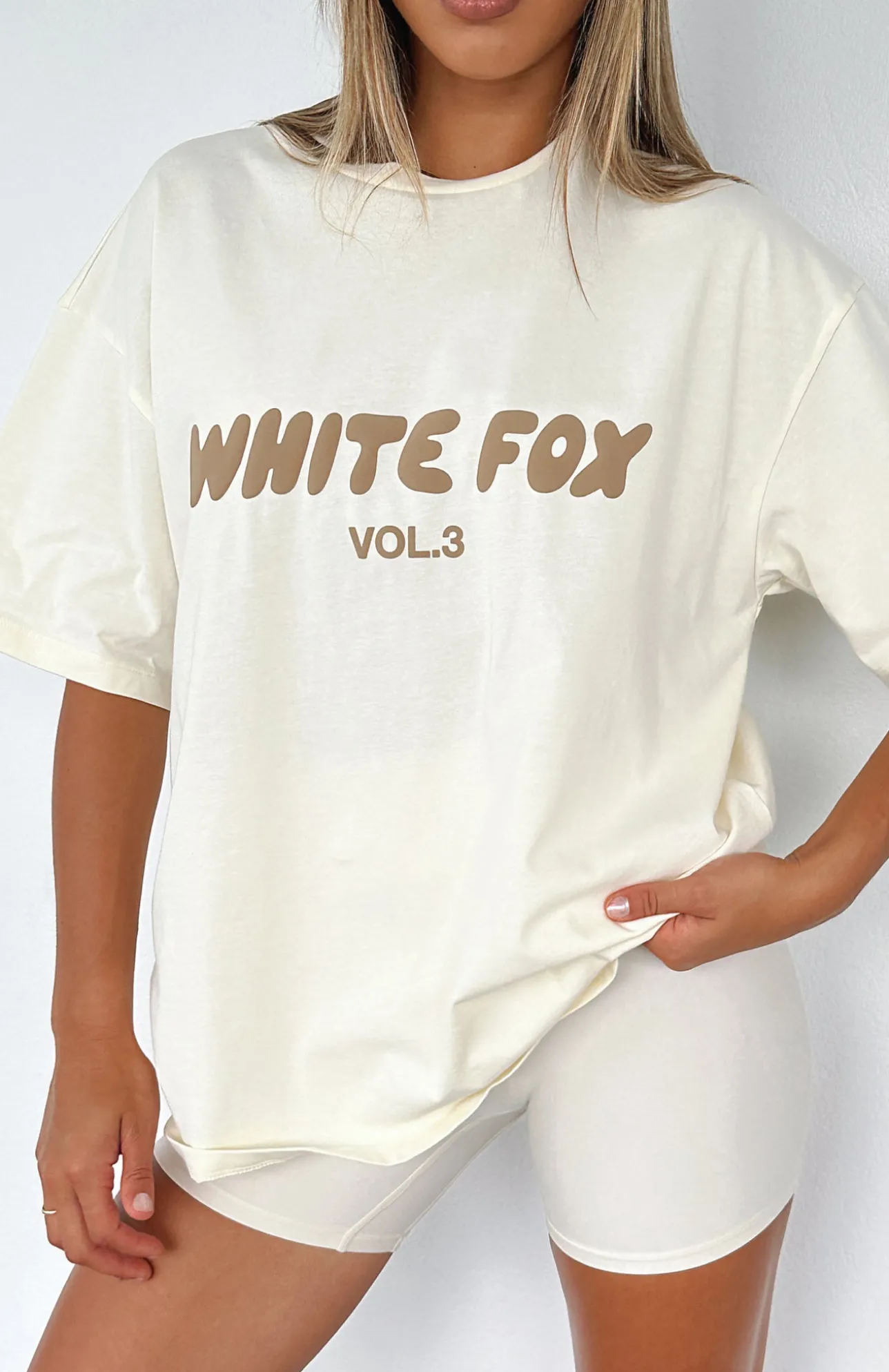 White Fox Boutique Offstage Oversized Tee Cream white Hot