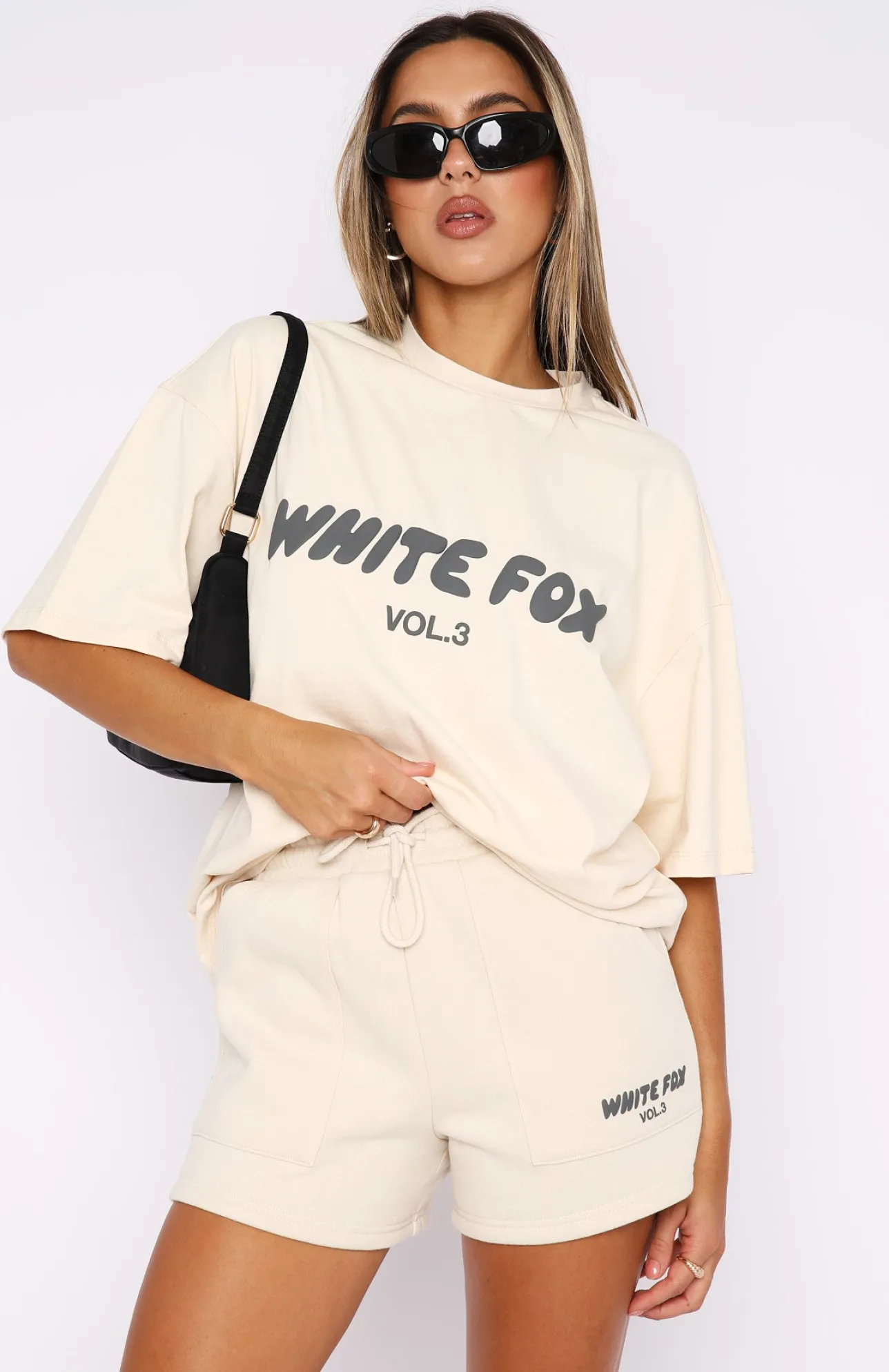 White Fox Boutique Offstage Oversized Tee Pebble nude Fashion