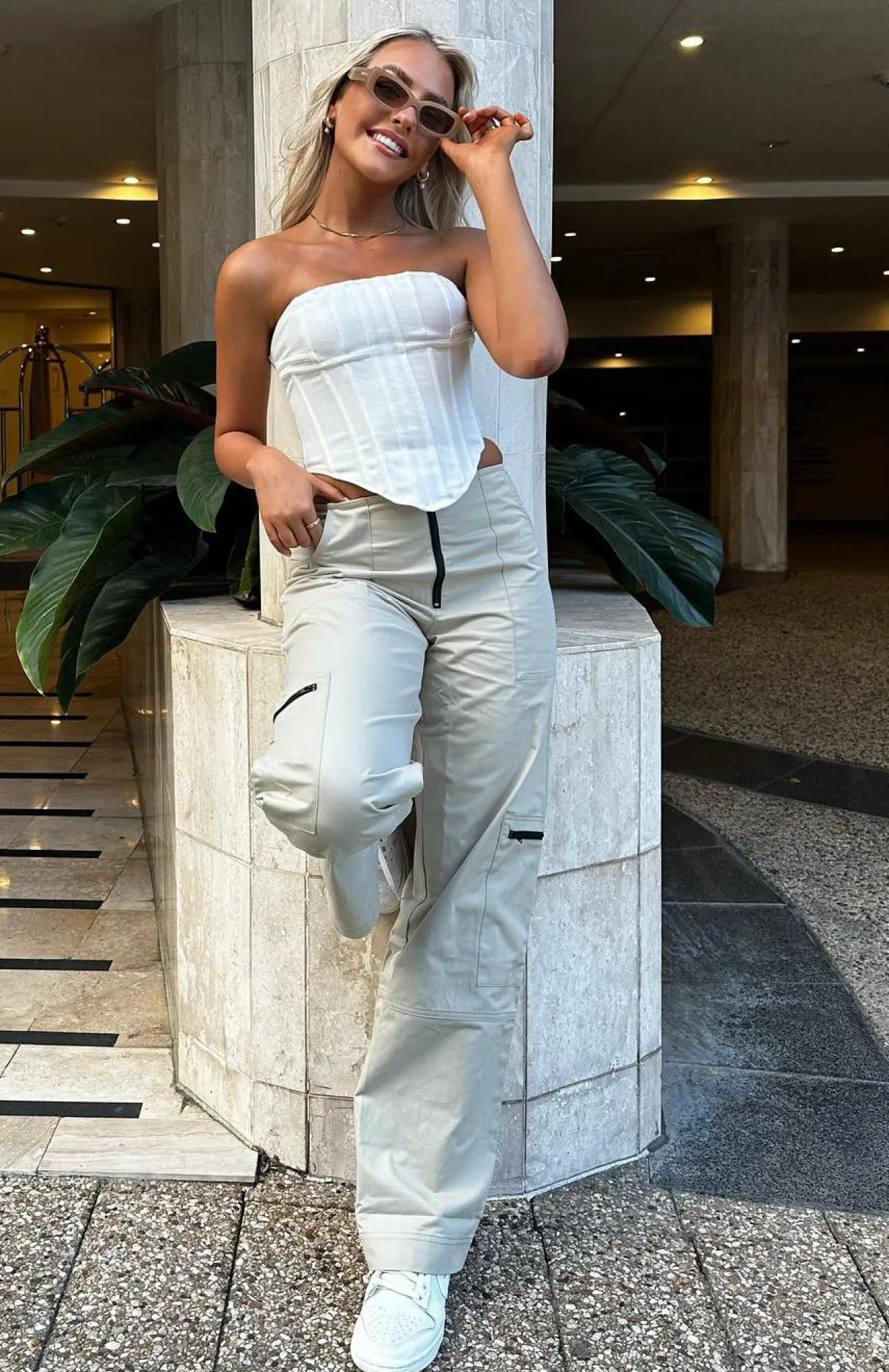 White Fox Boutique One Sided Cargo Pants Charcoal grey Outlet