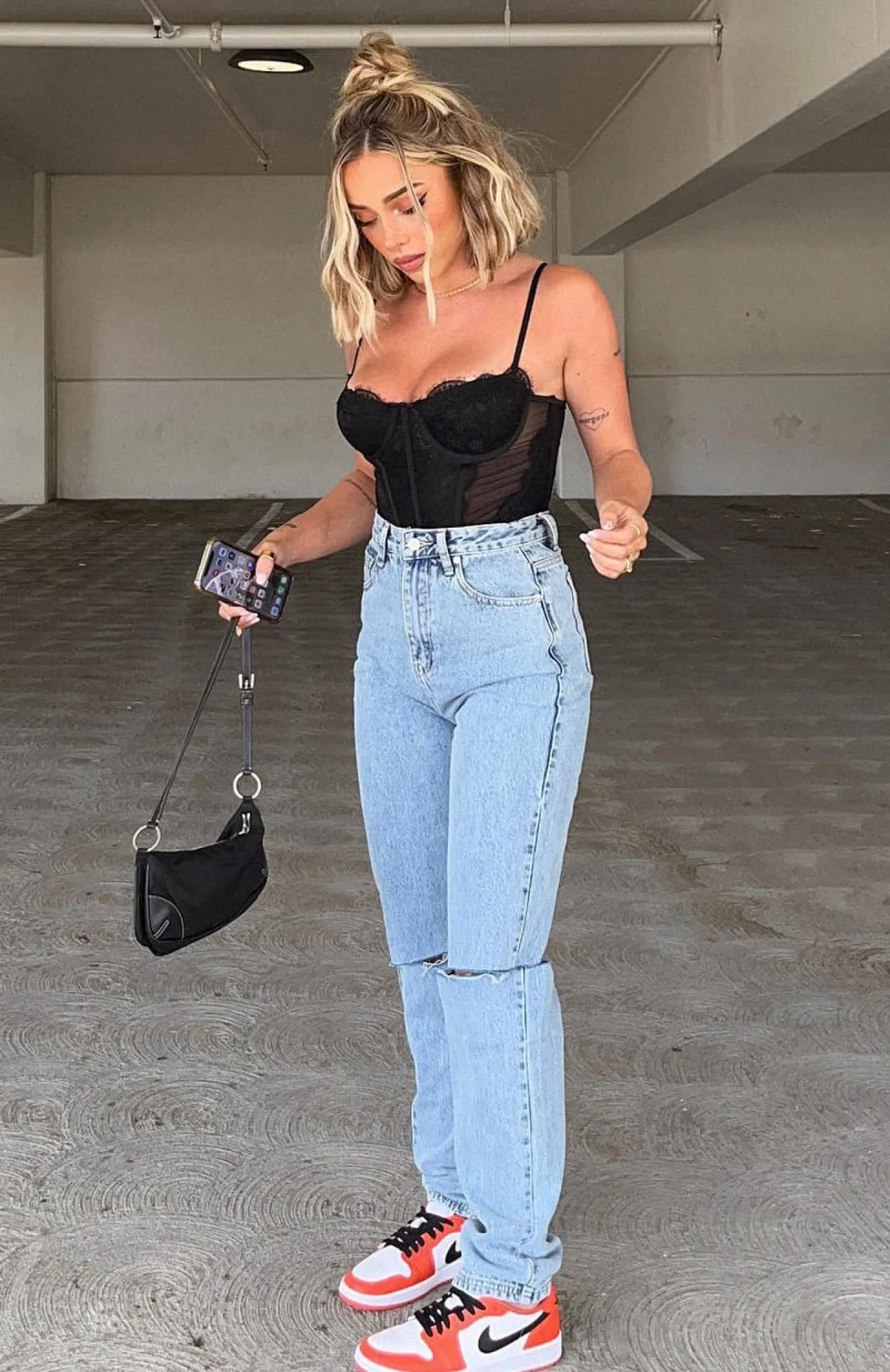 White Fox Boutique She's All That Straight Leg Denim Jeans Washed blue Sale